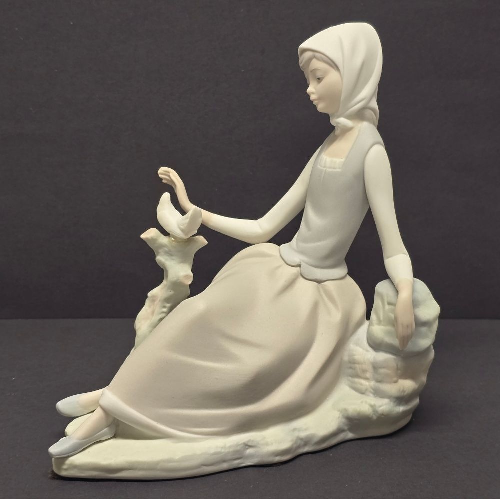 Vintage Lladro SHEPHERDESS WITH DOVE Girl Bird MATTE Figurine 4660 Retired AS IS